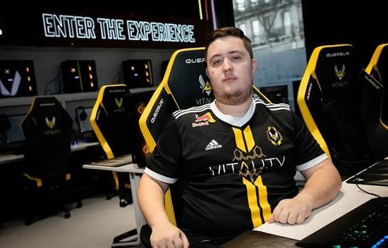 英雄联盟S15总决赛瑞士轮HLE轻松战胜CFO晋级八强